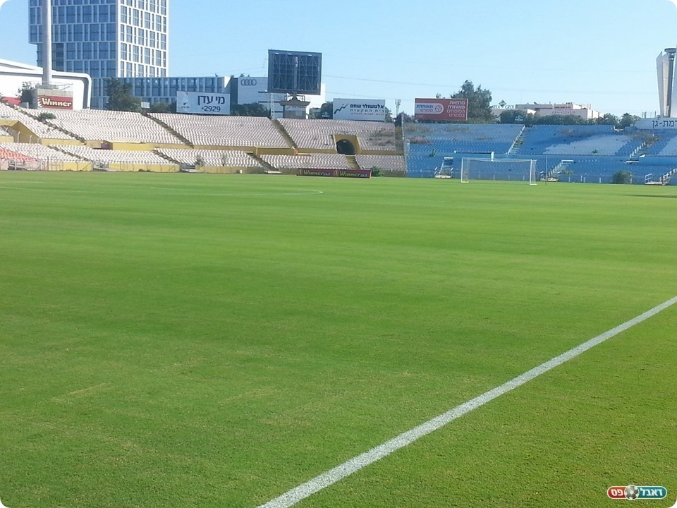 כר דשא אידיאלי לכדורגל (הפייסבוק הרשמי של הפועל ר"ג)